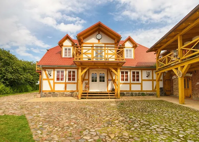 Nad Morzem I Jeziorem Dworek *